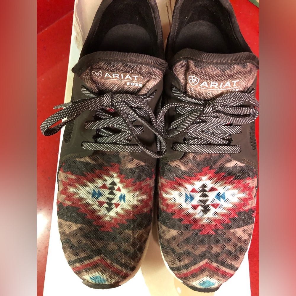 Brand-ARIAT Aztec Pattern